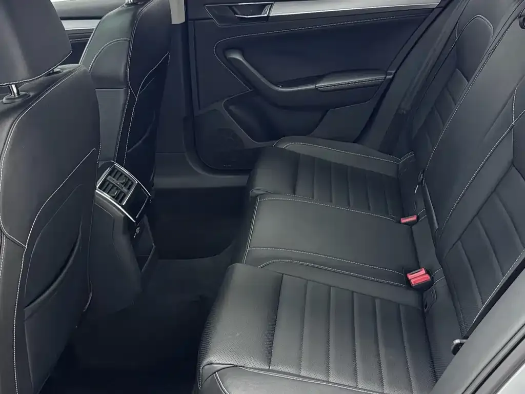 Skoda Superb — фото 9