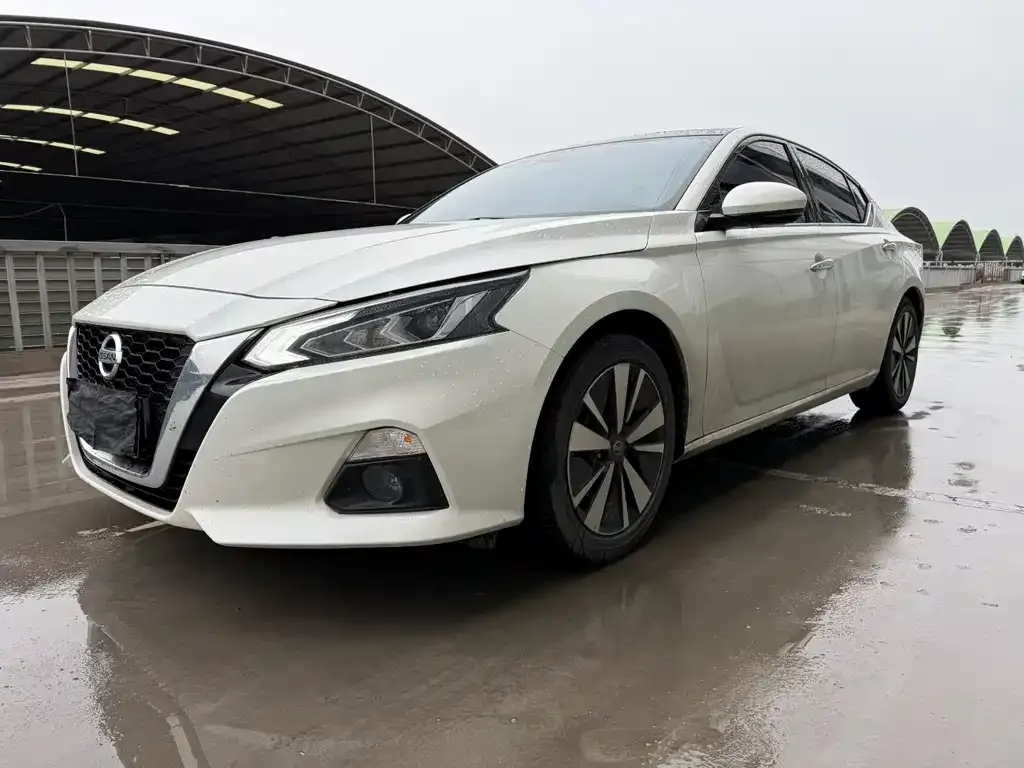 Nissan Teana — фото 1