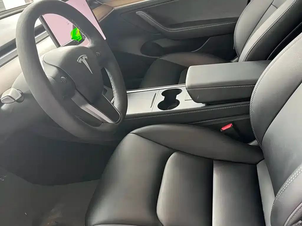 Tesla Model 3 — фото 4