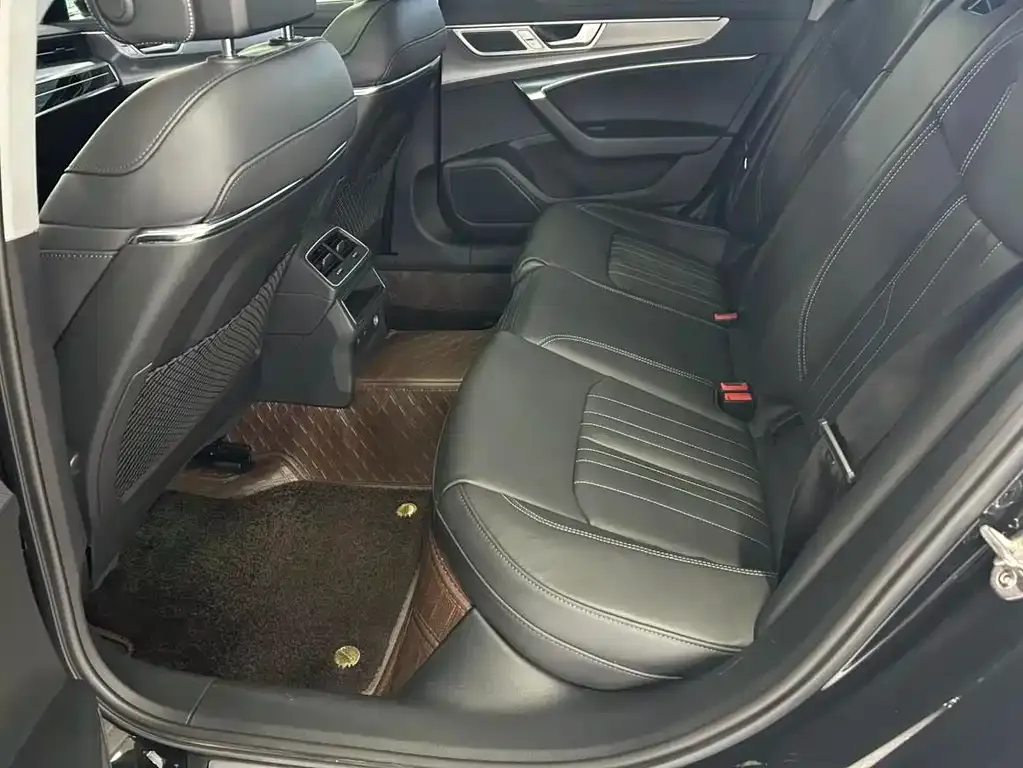 Audi A6L 2023 из CN, фото 4
