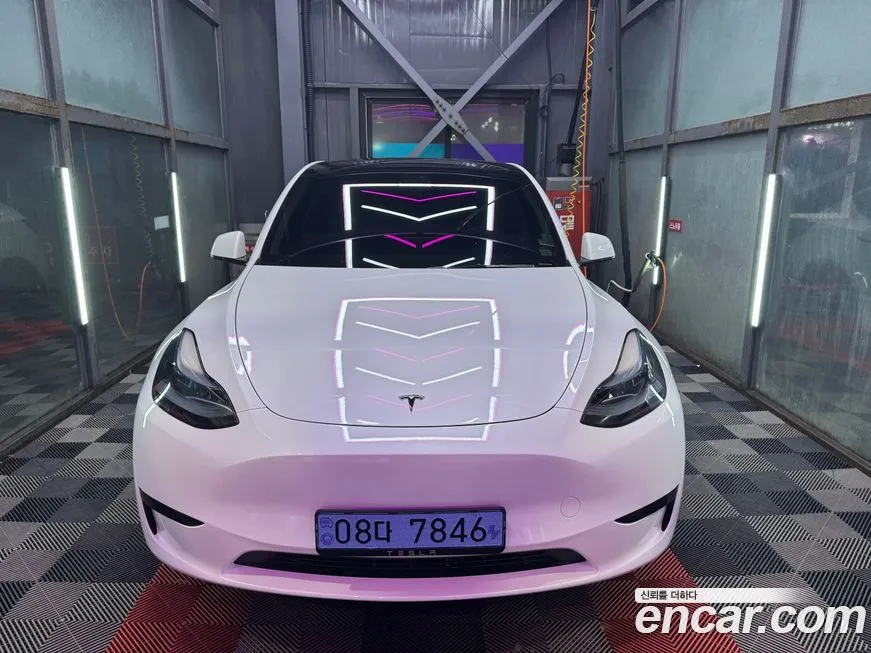 Tesla Model Y — фото 1