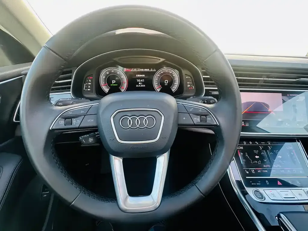 Audi Q8 — фото 7