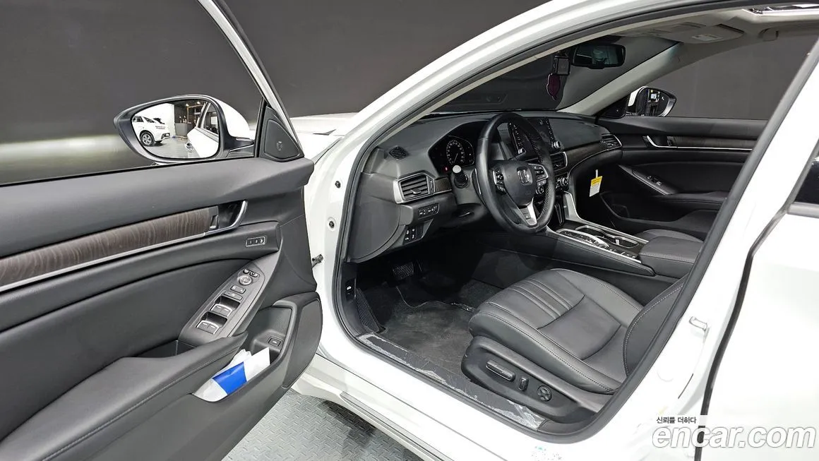 Honda Accord — фото 10