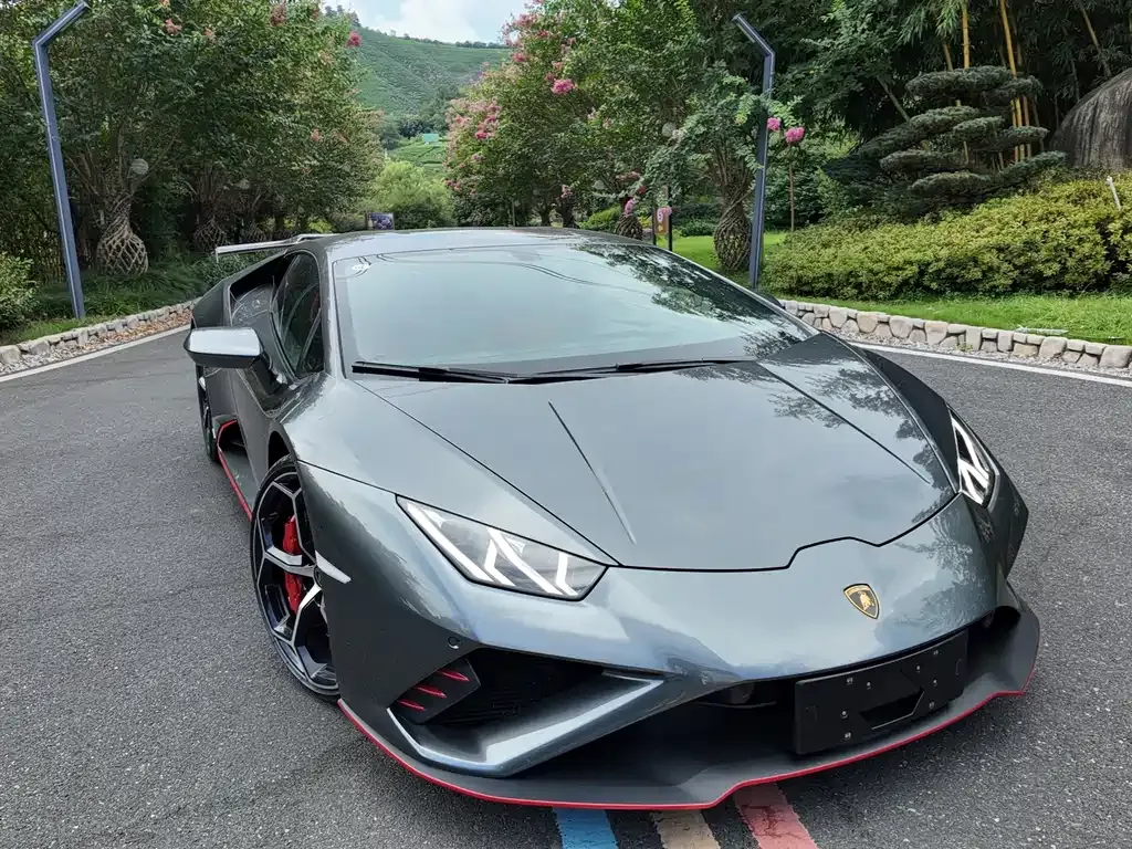 Lamborghini Huracan — фото 1