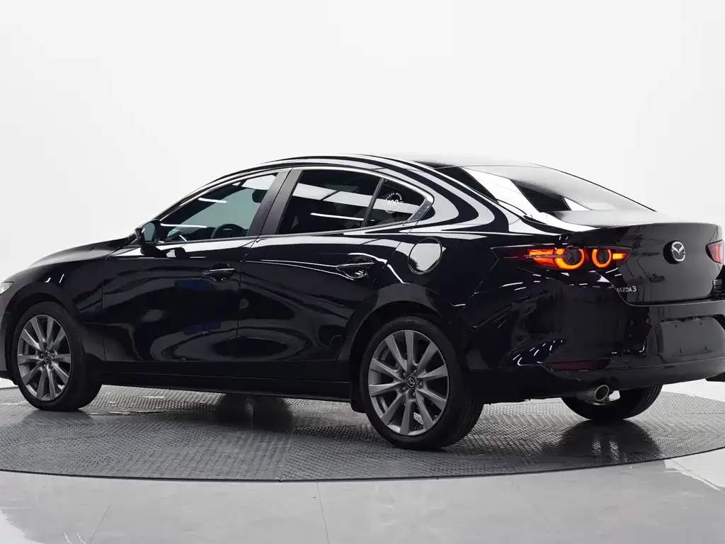 Mazda 3 Axela — фото 3