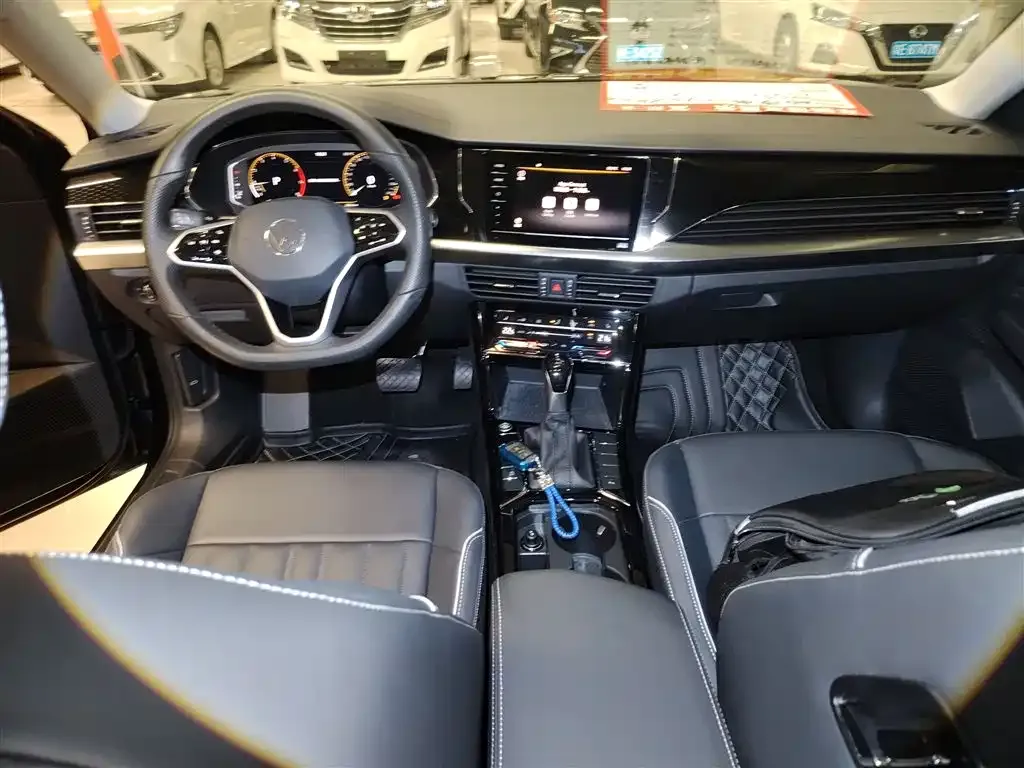 Volkswagen Passat 2023 из CN, фото 10
