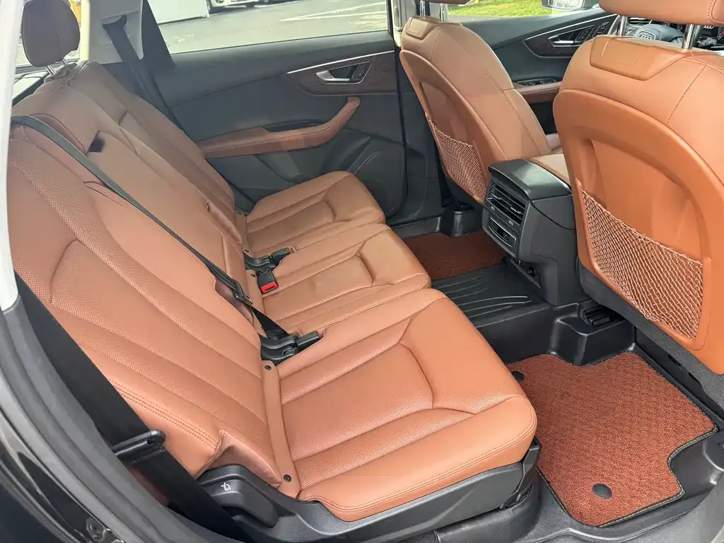 Audi Q7 2023 из CN, фото 7