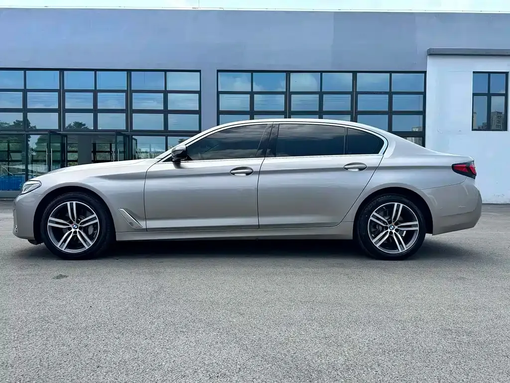 BMW 5 Series — фото 5