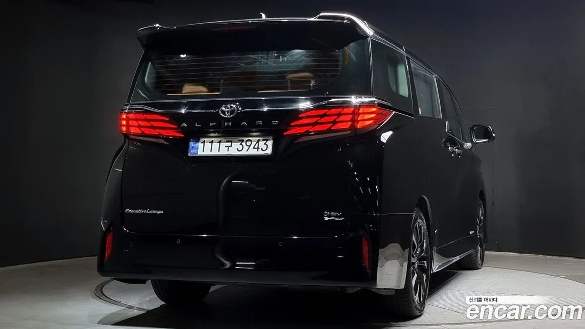 Toyota Alphard — фото 2