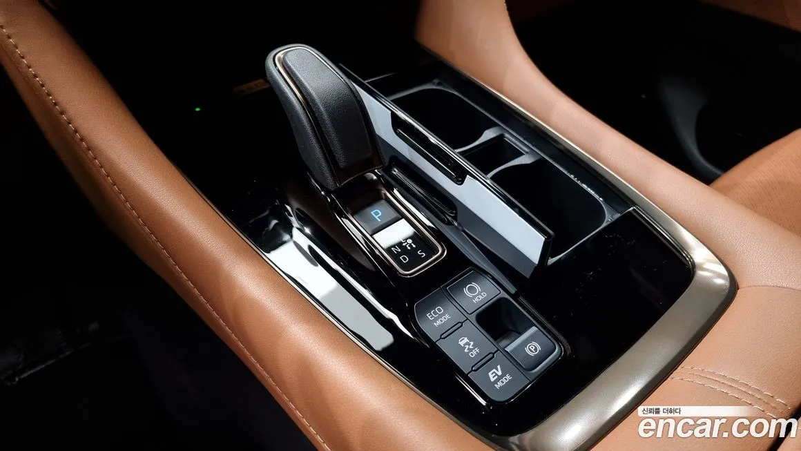 Toyota Alphard — фото 9