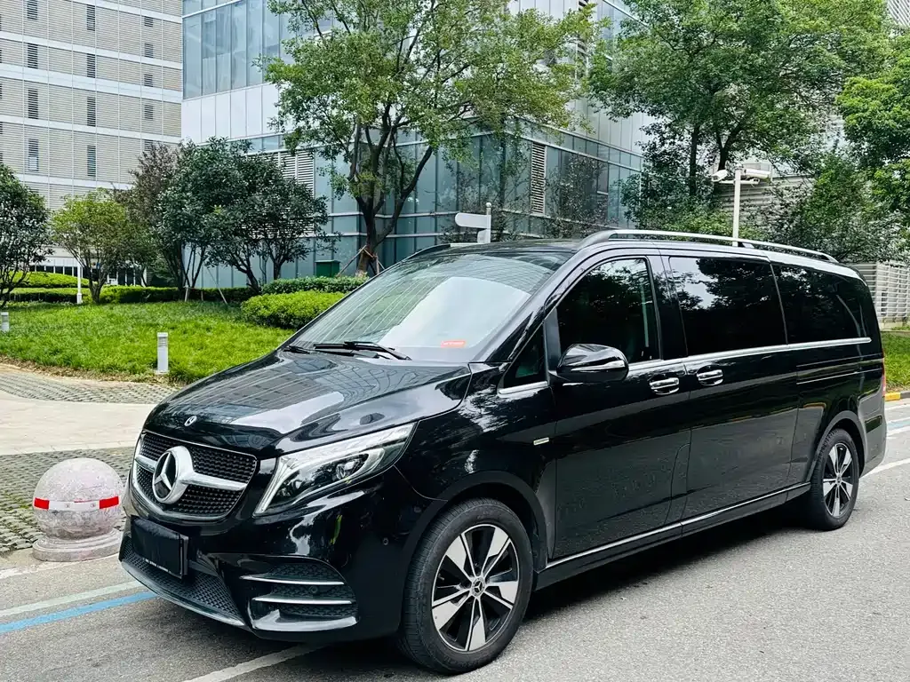 Mercedes-Benz V-Class — фото 1