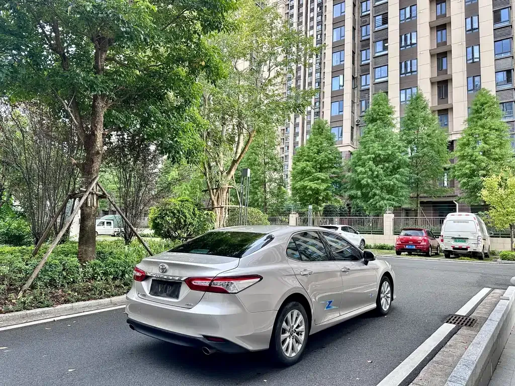 Toyota Camry — фото 5