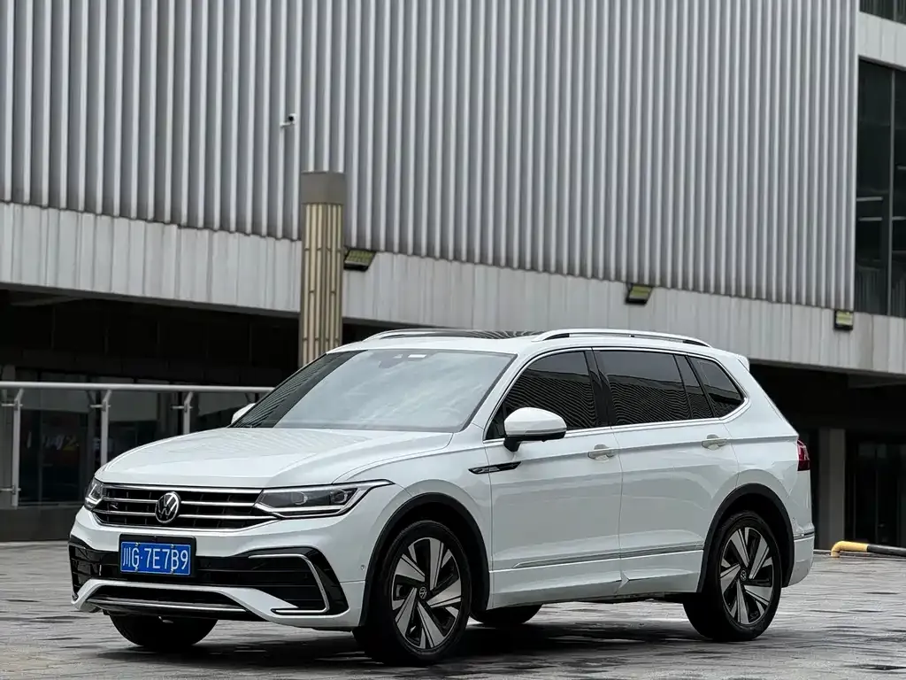 Volkswagen Tiguan L — фото 4