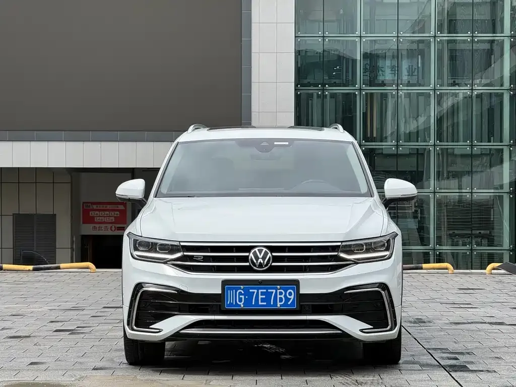 Volkswagen Tiguan L — фото 5