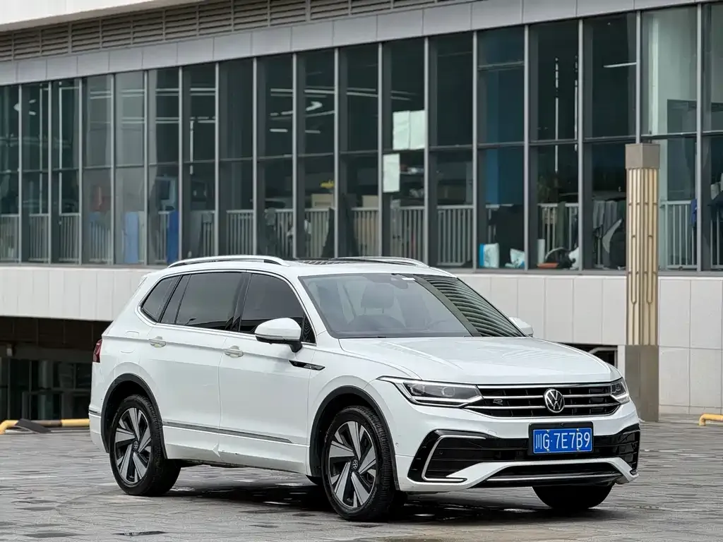 Volkswagen Tiguan L — фото 6