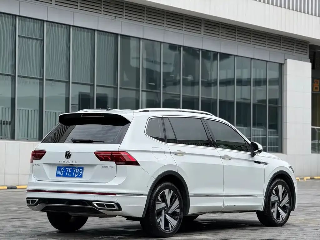 Volkswagen Tiguan L — фото 7