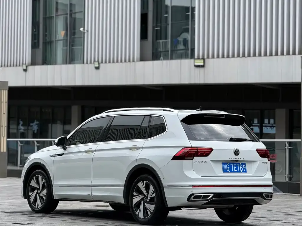 Volkswagen Tiguan L — фото 9