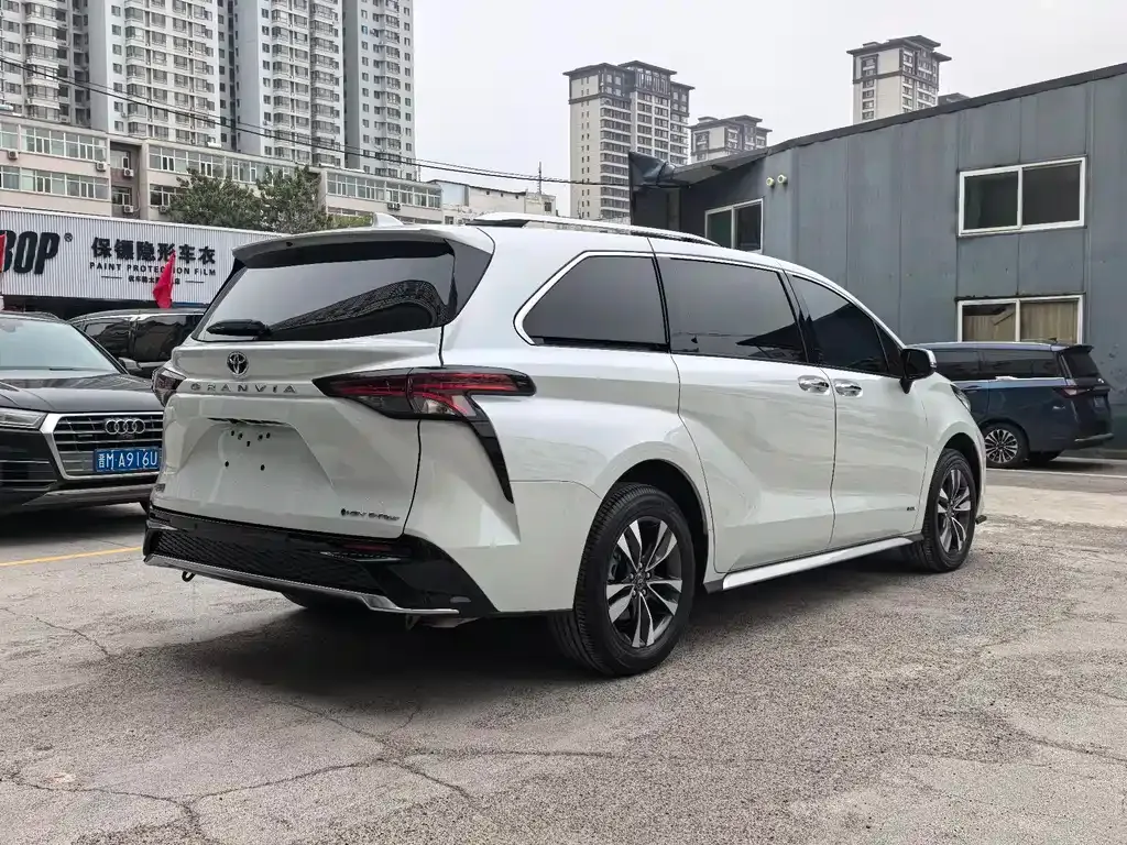 Toyota Granvia 2025 из CN, фото 5