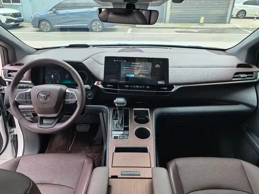 Toyota Granvia 2025 из CN, фото 7