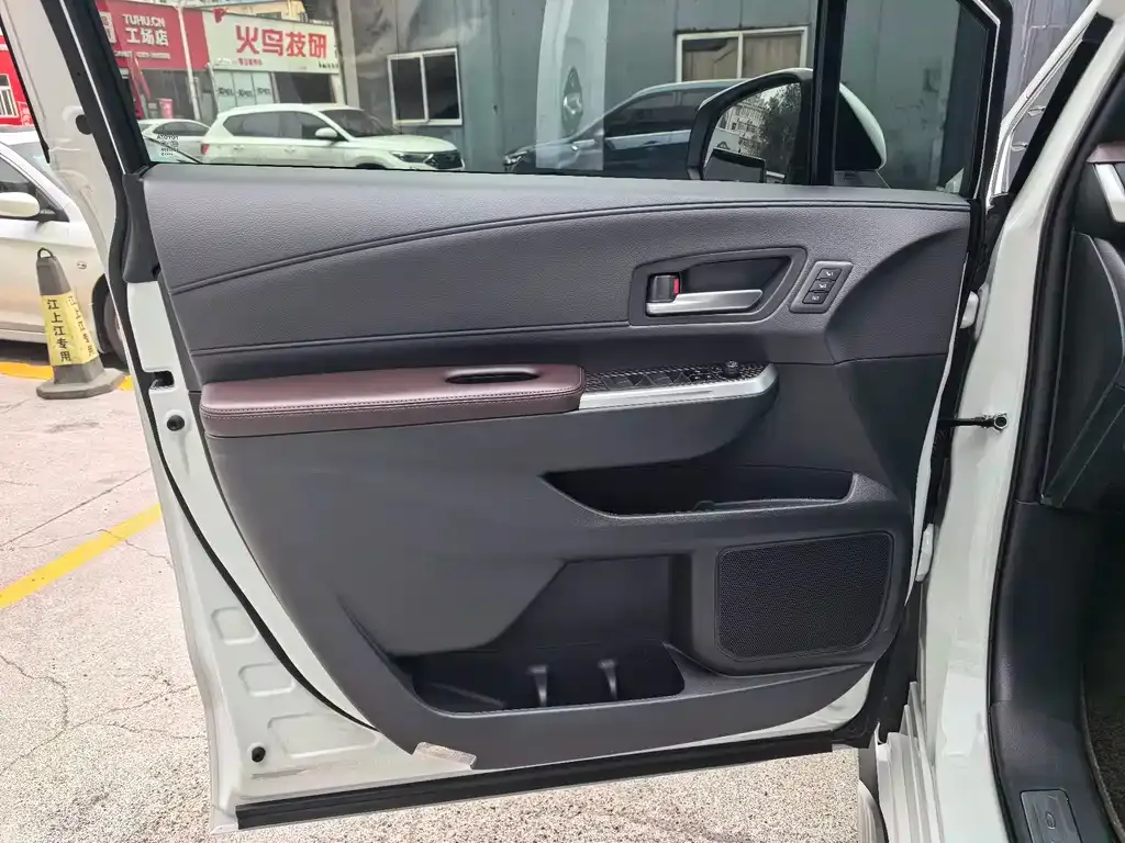Toyota Granvia 2025 из CN, фото 9