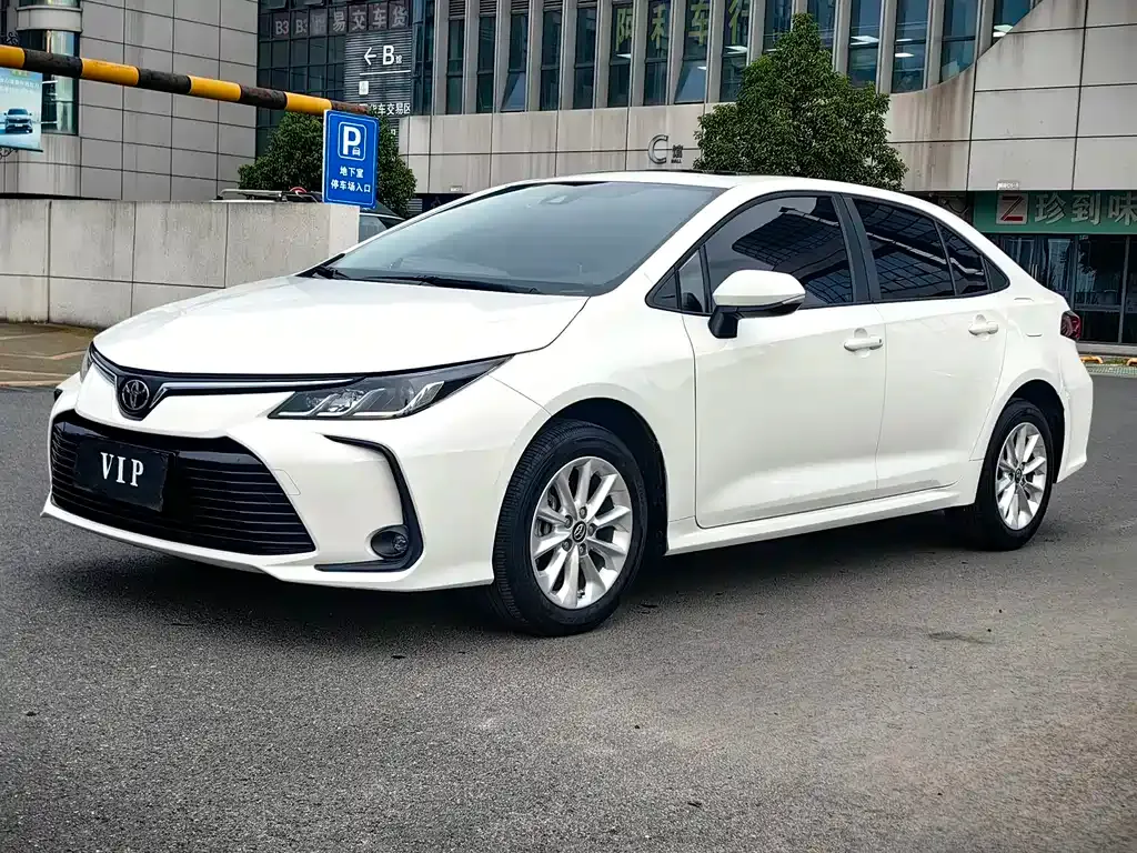 Toyota Corolla — фото 1