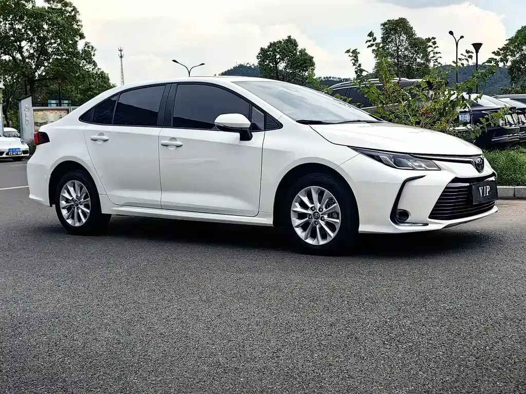 Toyota Corolla — фото 3