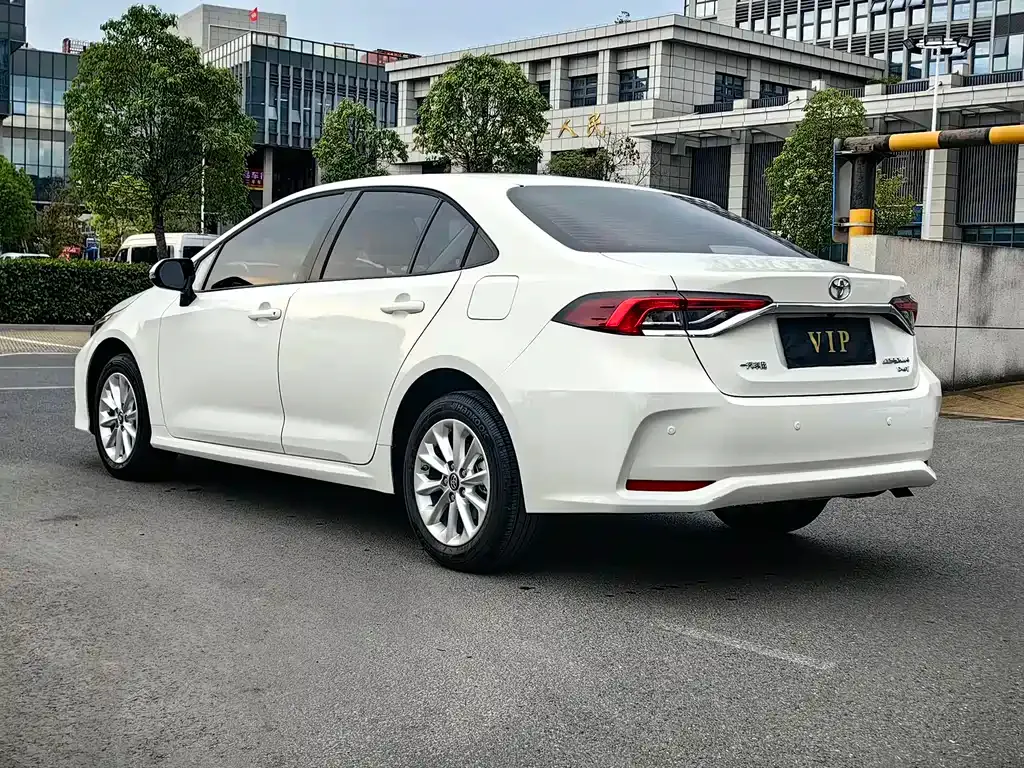 Toyota Corolla — фото 6