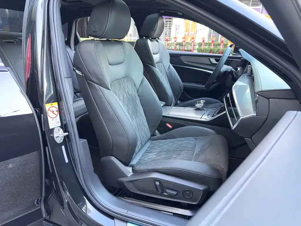 Audi A6L 2021 из CN, фото 6