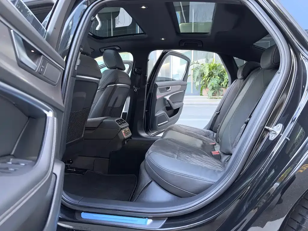 Audi A6L 2021 из CN, фото 7