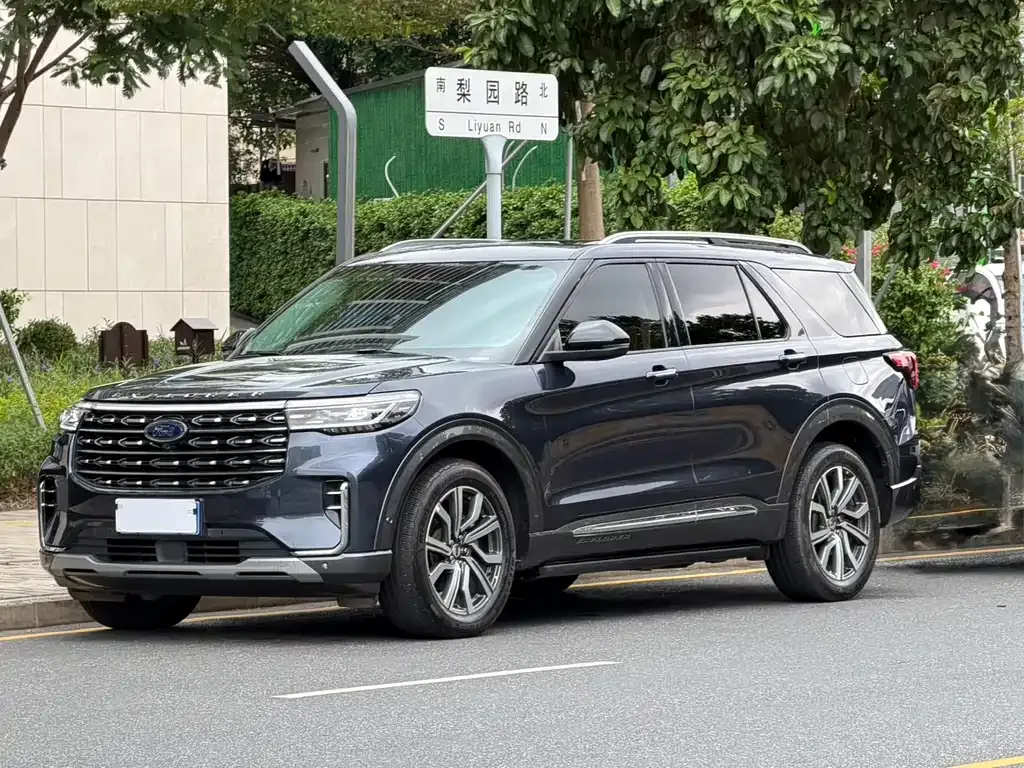 Ford Explorer 2023 из CN, фото 1