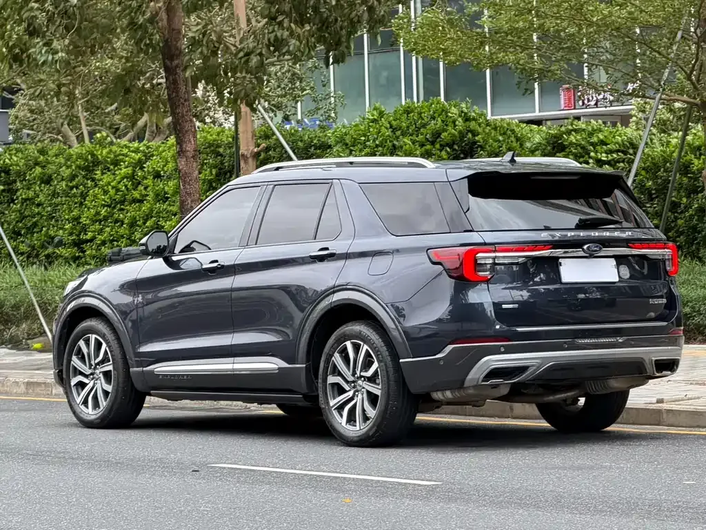 Ford Explorer 2023 из CN, фото 3