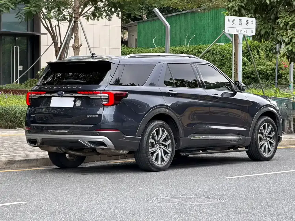 Ford Explorer 2023 из CN, фото 5