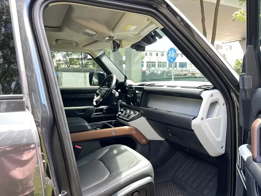 Land Rover Defender — фото 10