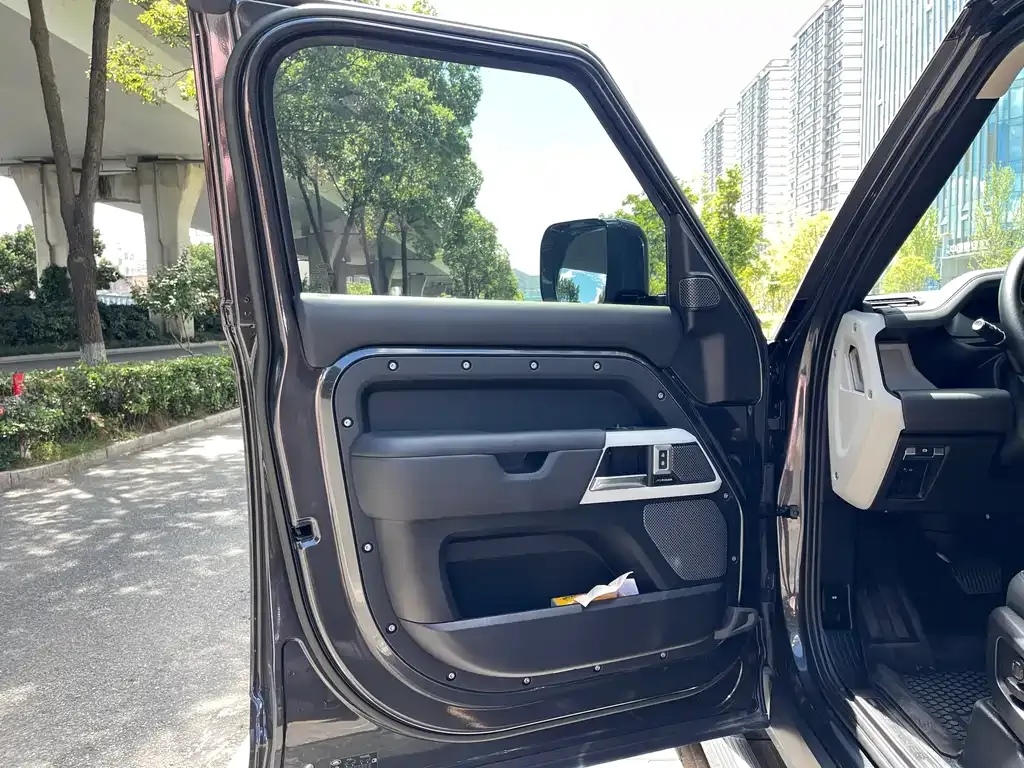Land Rover Defender — фото 9