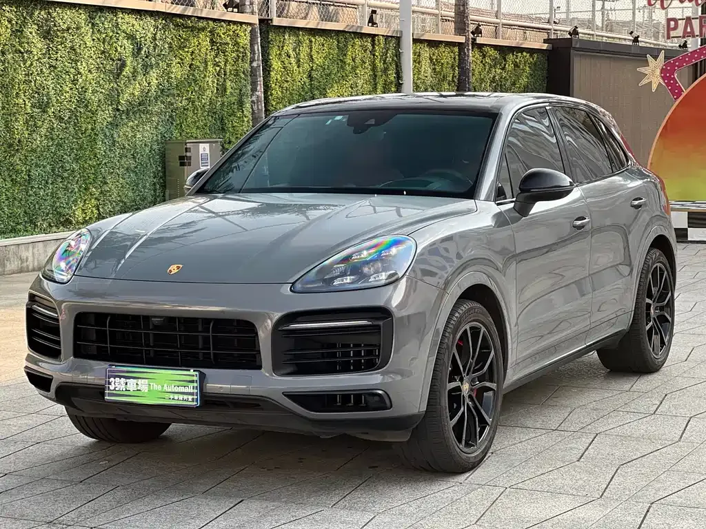 Porsche Cayenne — фото 1