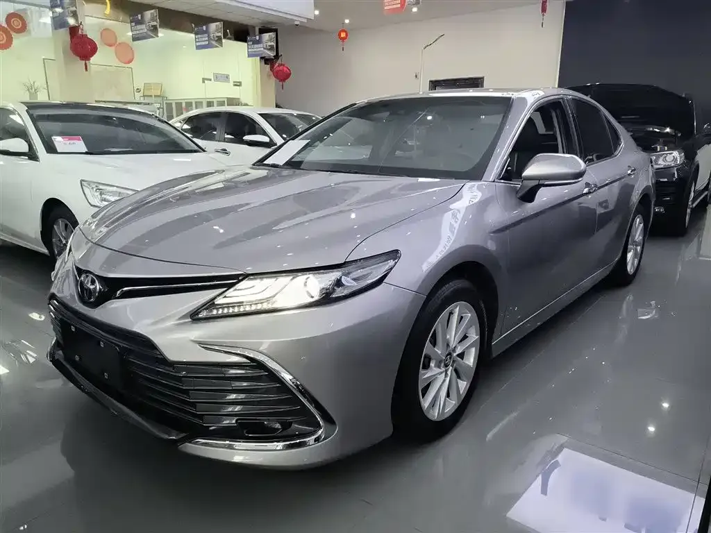 Toyota Camry — фото 2
