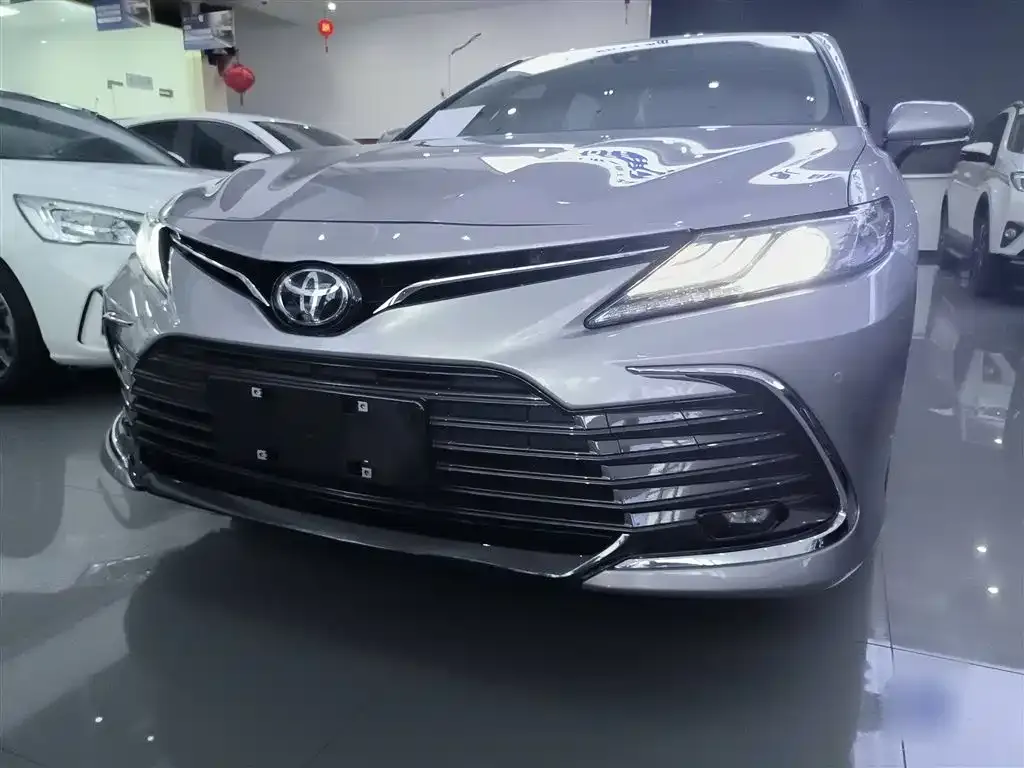 Toyota Camry — фото 3