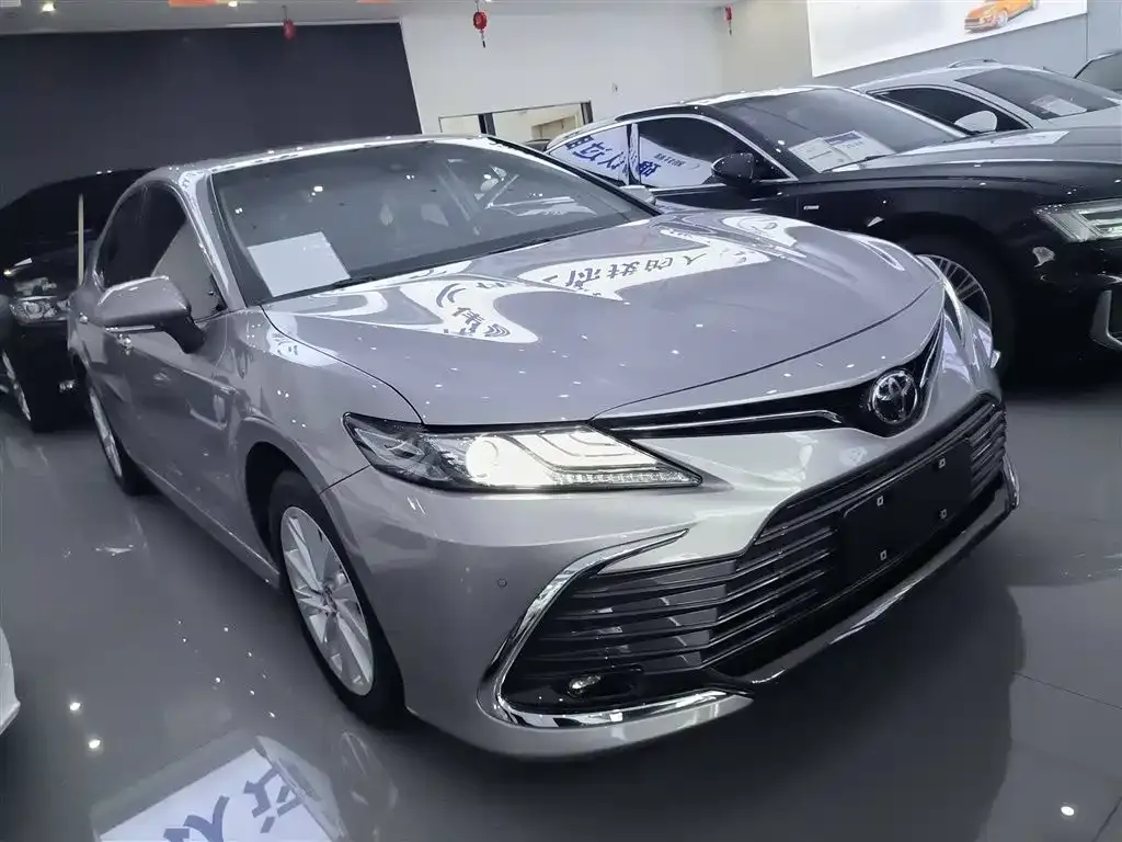 Toyota Camry — фото 4