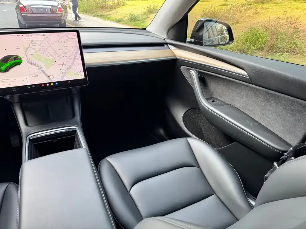 Tesla Model Y — фото 5