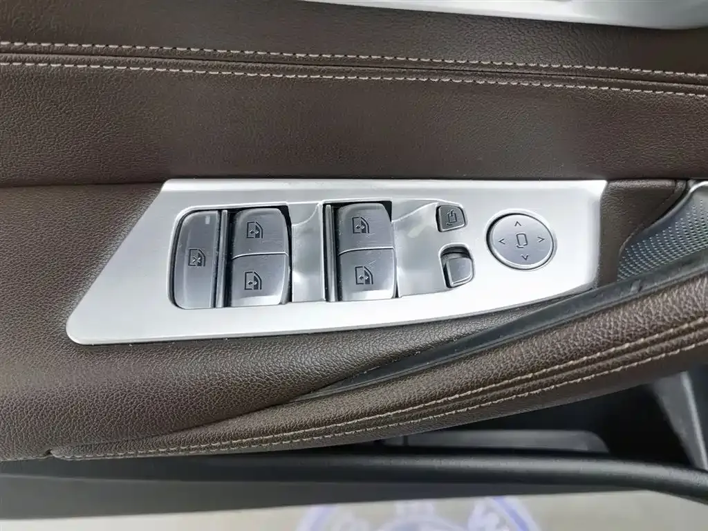 BMW 5 Series 2023 из CN, фото 9