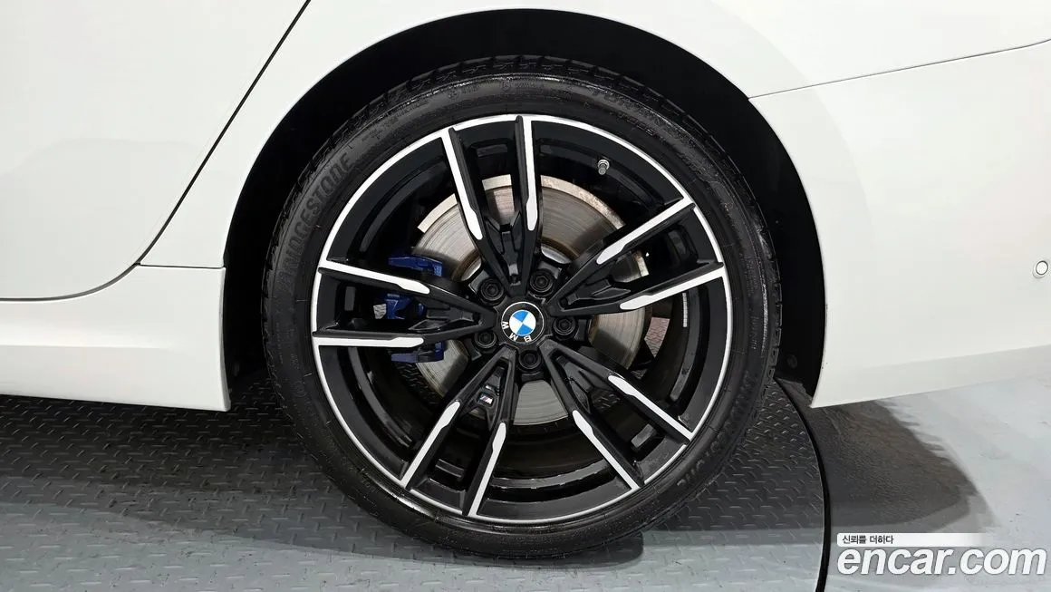 BMW 3-Series 2024 из KR, фото 5