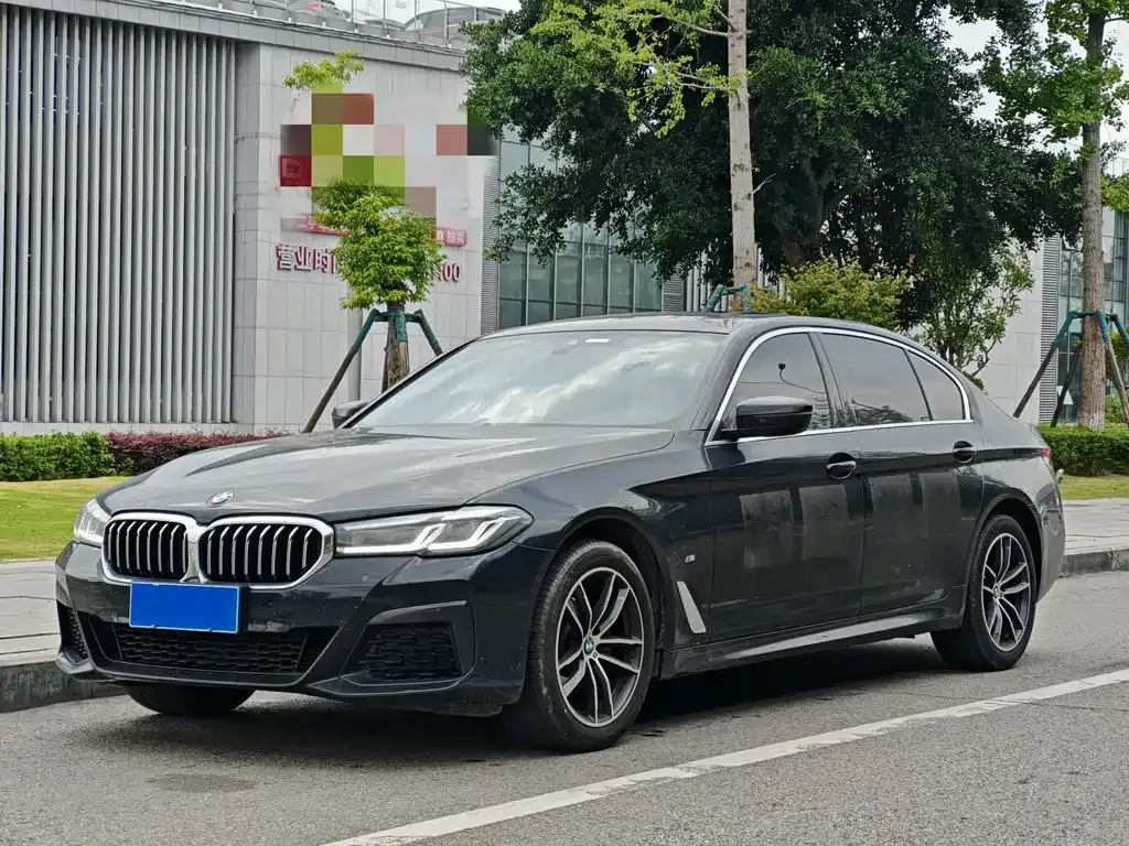 BMW 5 Series — фото 1