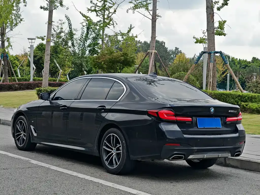 BMW 5 Series — фото 4