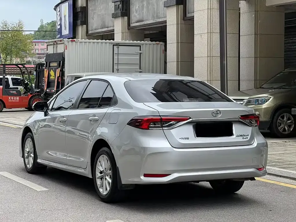 Toyota Corolla — фото 7
