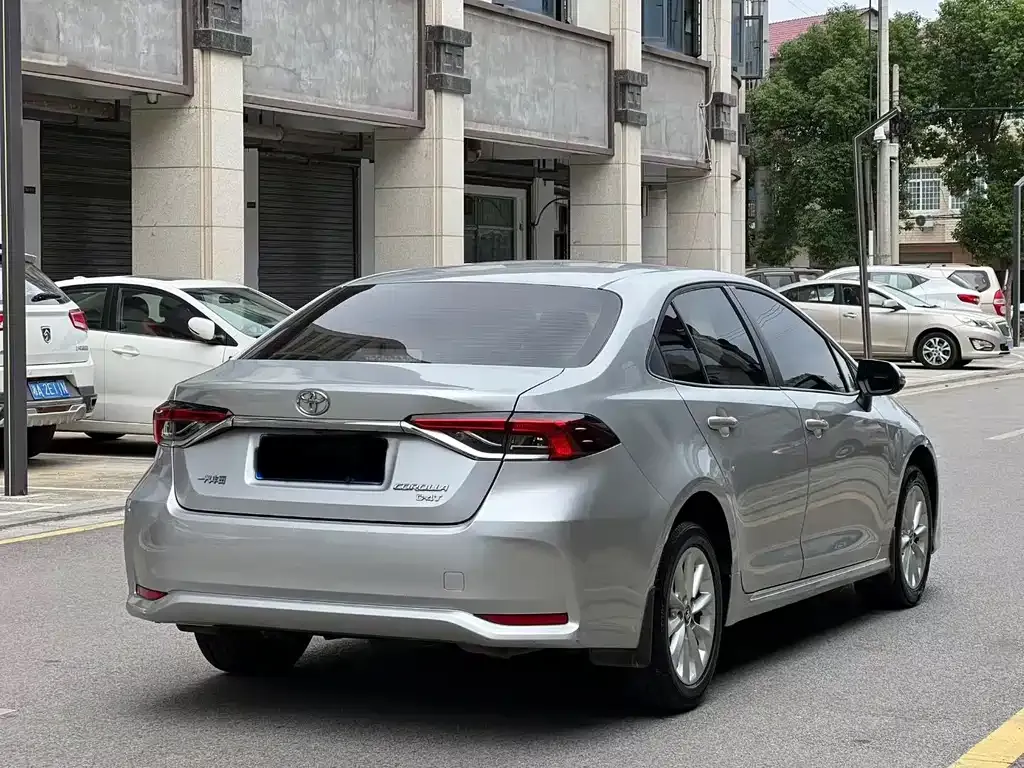 Toyota Corolla — фото 9