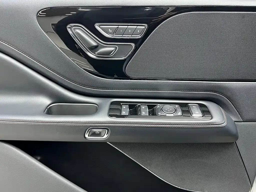 Lincoln Aviator 2024 из CN, фото 6