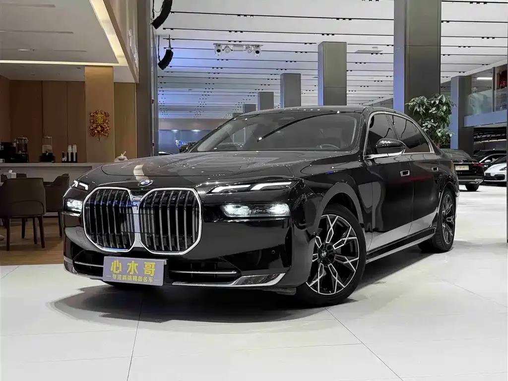 BMW 7 Series — фото 1