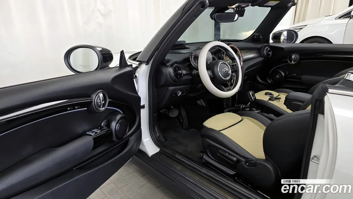 Mini Cooper Convertible 2024 из KR, фото 10