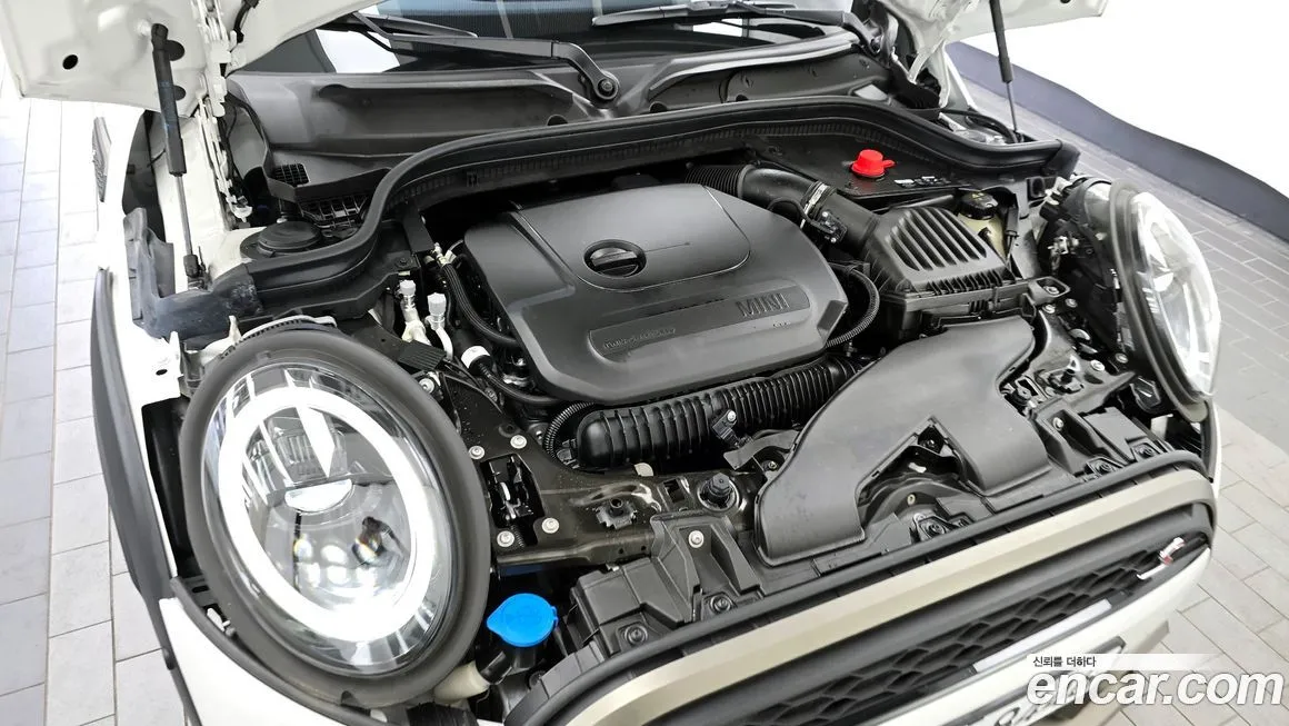 Mini Cooper Convertible 2024 из KR, фото 6