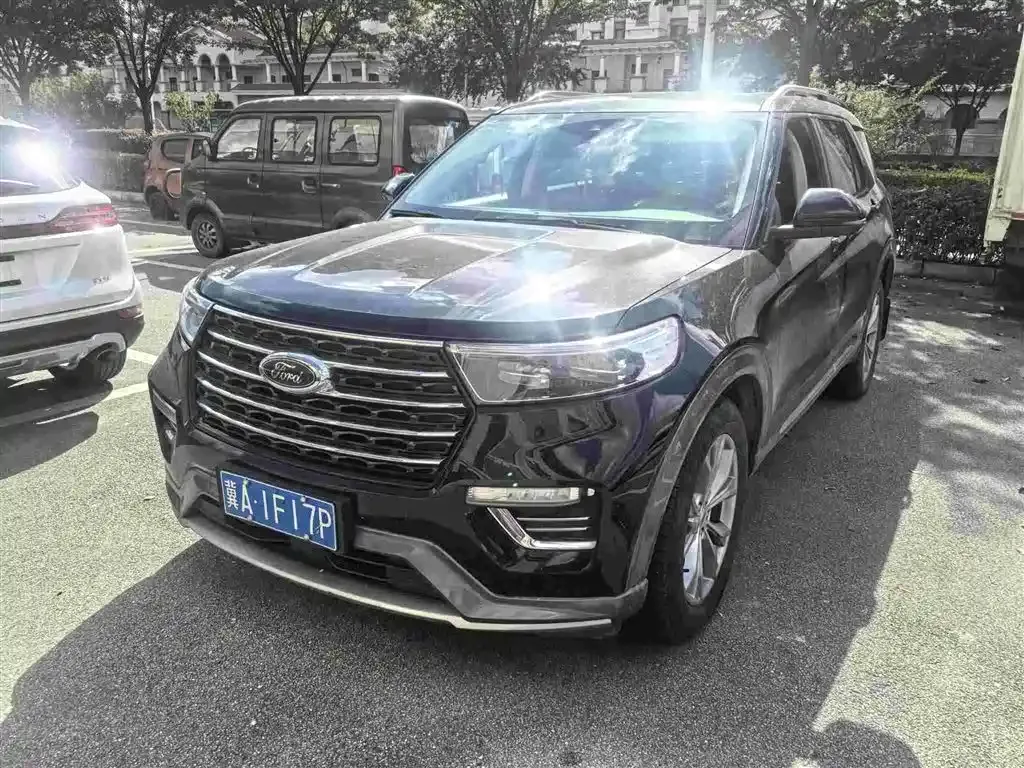 Ford Explorer — фото 1